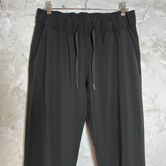 Lululemon On The Fly Pant Woven 28" SIZE 6 Black Joggers Flowing Fabric Travel - Picture 7 of 11